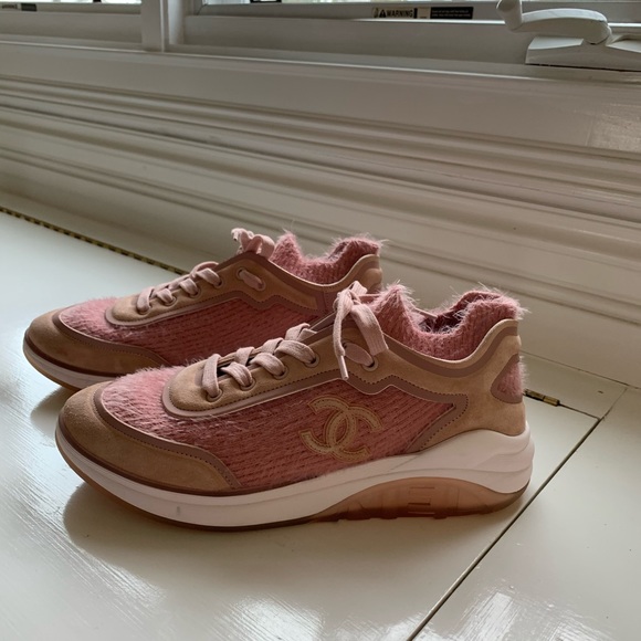 Chanel interlocking CC logo sneakers 💗 - Picture 7 of 11